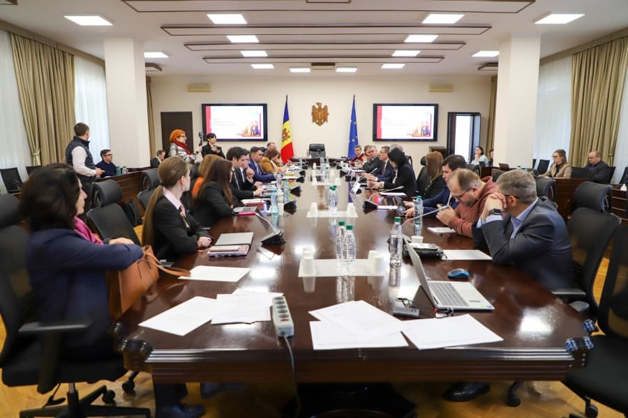 Paradoxul dintre deficitul forței de muncă și rata mare de inactivitate a populației Moldovei discutat în cadrul ședinței CONSECON